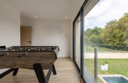 Maison contemporaine de 121 m² avec piscine dans l'Ain. Conçue par Claude Veyret architecte.