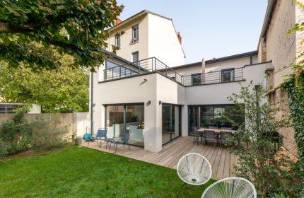 Maison de ville contemporaine en L de 147m² à Lyon