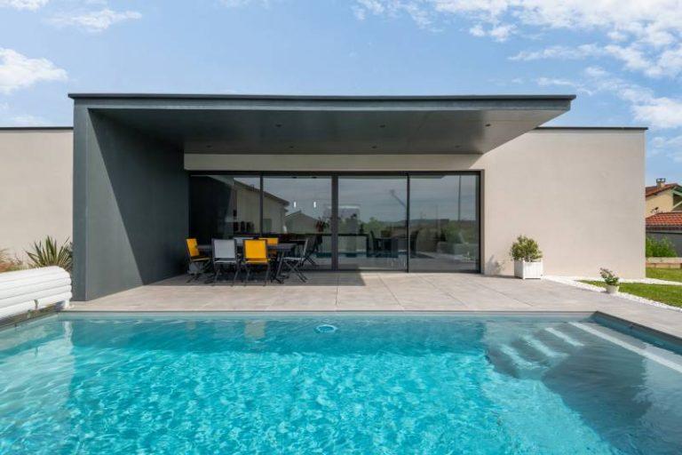 Piscine - Maison de plain-pied de 130 m² près de Mornant