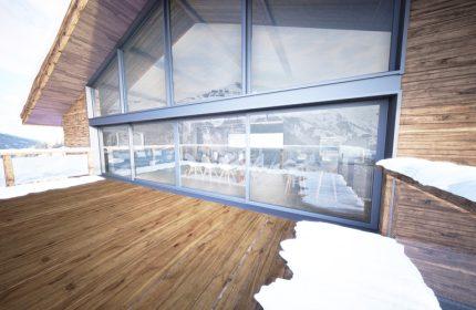 Deux chalets contemporains en haute montagne de luxe - Baie vitrée